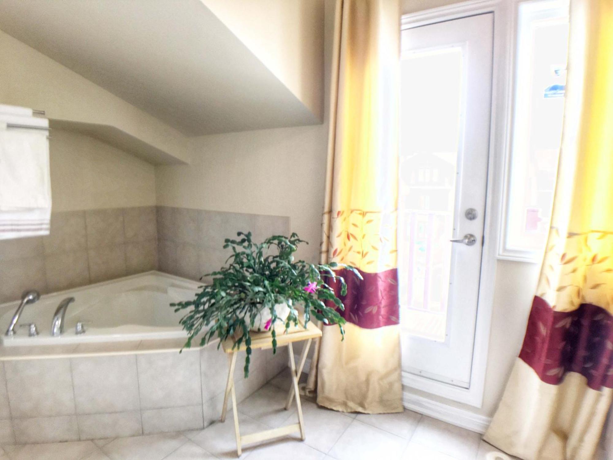 Stunning Rooms In Townhouse Across The Beach Τορόντο Εξωτερικό φωτογραφία