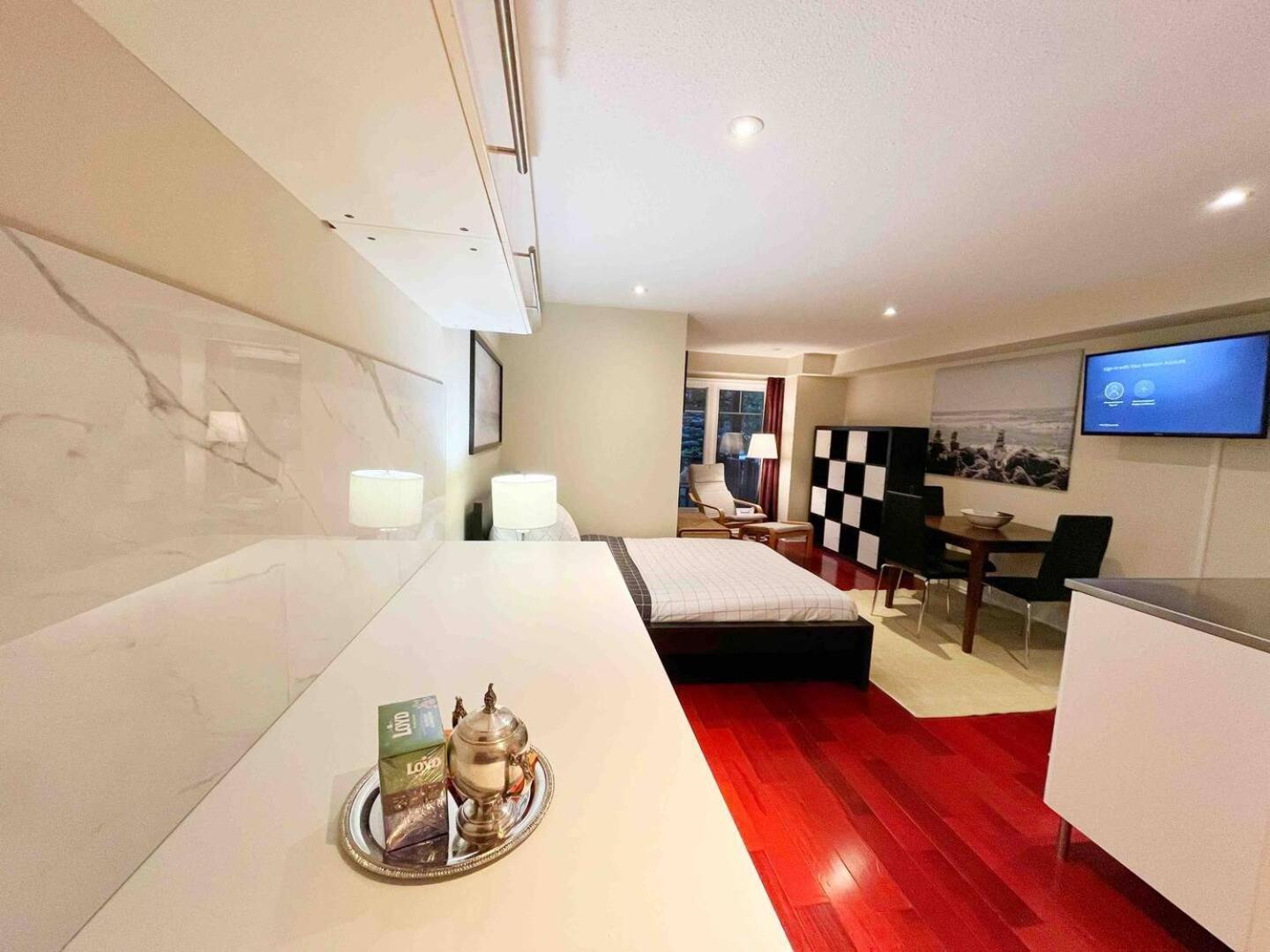 Stunning Rooms In Townhouse Across The Beach Τορόντο Εξωτερικό φωτογραφία