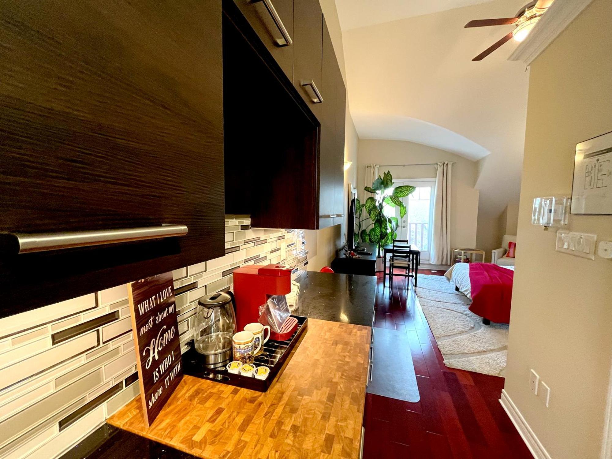 Stunning Rooms In Townhouse Across The Beach Τορόντο Εξωτερικό φωτογραφία